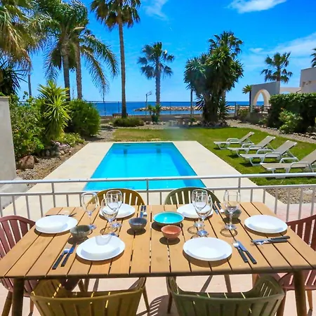 Acacias - Only Families Villa *