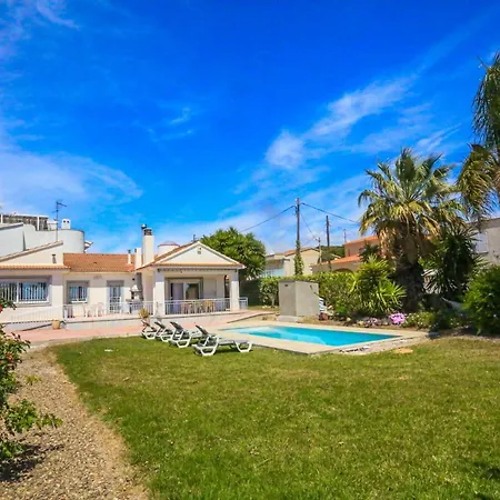 Villa Acacias - Only Families