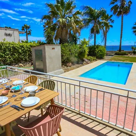 Villa Acacias - Only Families